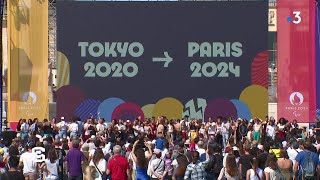 La cérémonie de passation entre les JO de Tokyo et Paris